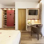 رافلز فندق 4*
